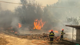 Češti hasiči pomáhají zasahovat u požárů v Řecku.