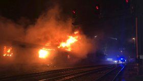 Na nádraží ve Veleslavíně hořel sklad.