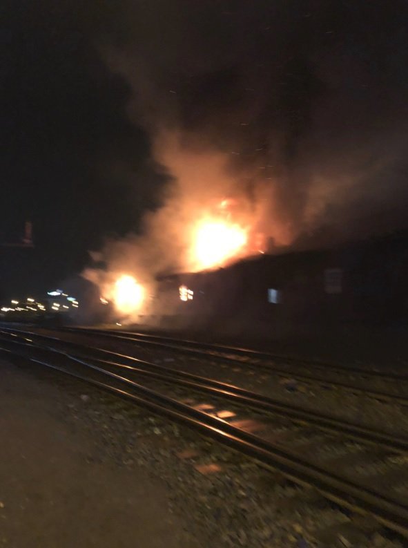 Na nádraží ve Veleslavíně hořel sklad.
