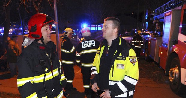 Při požáru v bytě obytného domu hasiči evakuovali 26 osob.