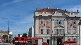 Požár v luxusním hotelu na Hradčanech! 25 lidí vyběhlo ven, ze suterénu se valil dým