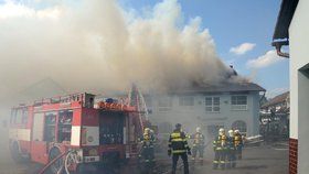 Na Jindřichohradecku hořela továrna na chipsy: Požár hasiči likvidovali celou noc