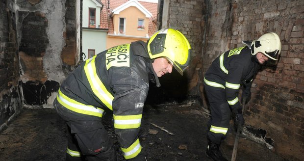 Hasiči zasahovali u požáru v Kobylisích.