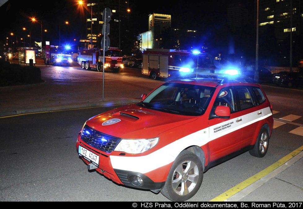 Hasiči zasahovali u případu požáru elektroinstalace administrativní budovy v ulici Na Pankráci.