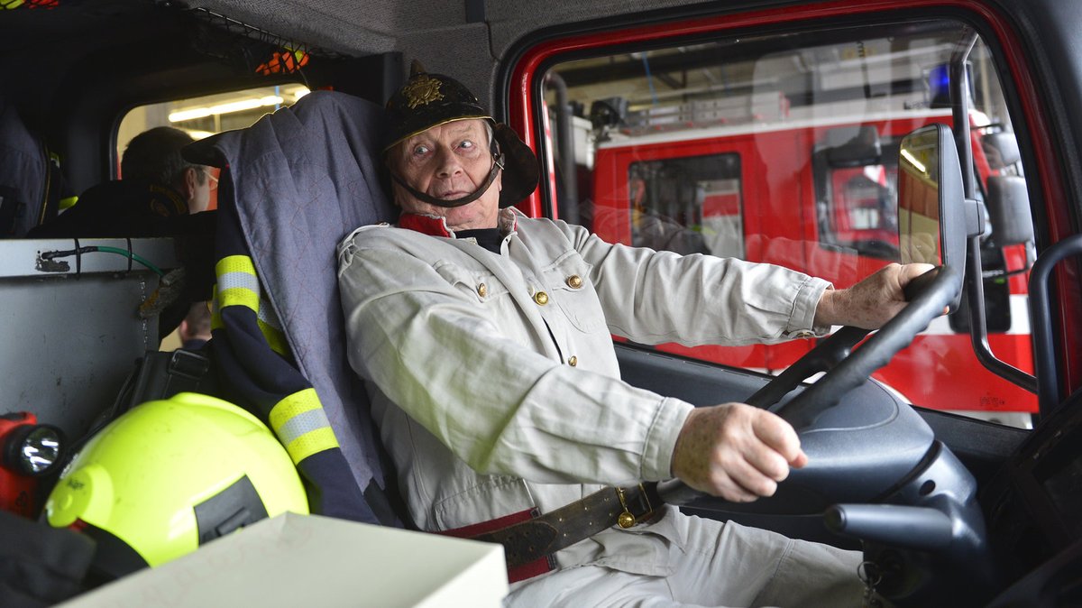 Známý herec Josef Dvořák si při události vyzkoušel, jaké je to řídit hasičský vůz.
