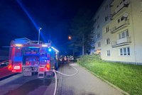 Dramatický zásah hasičů na Přerovsku: Z hořícího domu evakuovali 20 lidí, muž (†33) nepřežil!