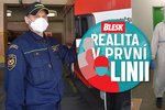 Realita v první linii: Jsme ve službě, není prostor si stěžovat, říkají hasiči.