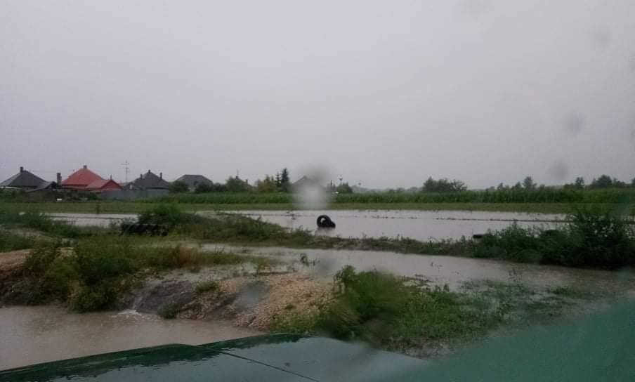 Bouřky způsobily potíže na Slovensku, doprovázely je mohutné přívalové deště. (17.8.2020)