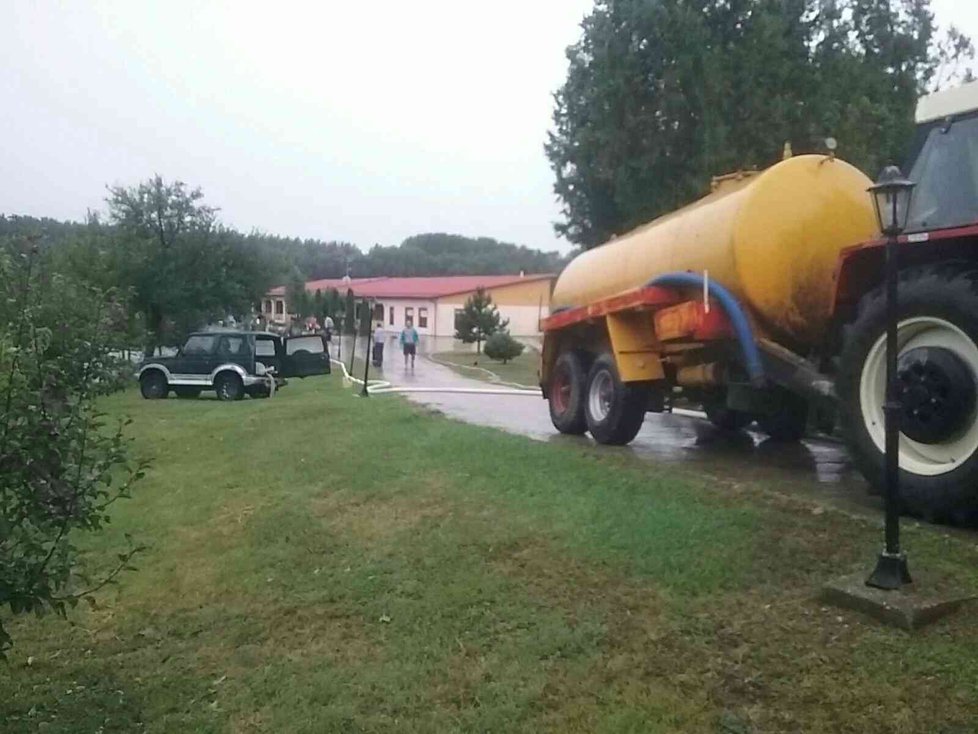 Bouřky způsobily potíže na Slovensku, doprovázely je mohutné přívalové deště. (17.8.2020)