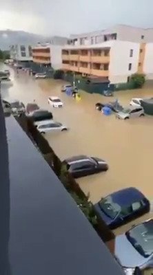 Bouřky způsobily potíže na Slovensku, doprovázely je mohutné přívalové deště. (17.8.2020)