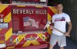 Český hasič využil pauzu mezi závody k návštěvě kolegů v Beverly Hills.