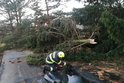 Sluníčko a teploty blížící se létu? Na ty už můžeme zapomenout. Rtuť teploměru se bude choulit okolo hranice deseti stupňů. Ochlazení vydrží až do začátku května.