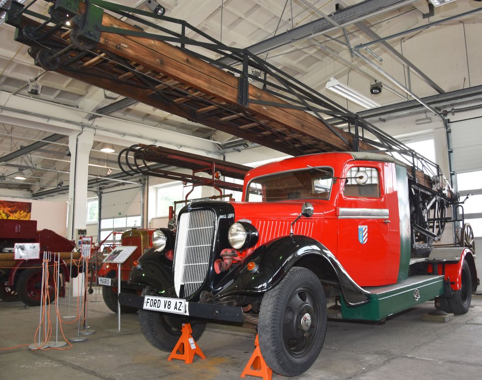 Hasičský žebřík Ford V8 z roku 1938