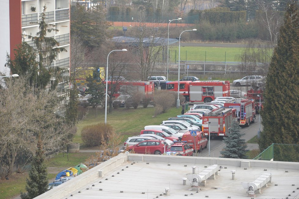 Hasiči likvidovali požár na balkoně v Tenisové ulici.