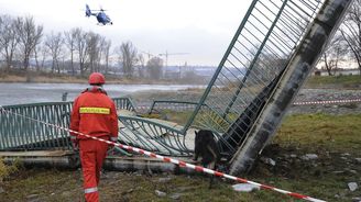 Lávka v Troji nebyla v havarijním stavu, říká správa komunikací. Praha možná uzavře další mosty