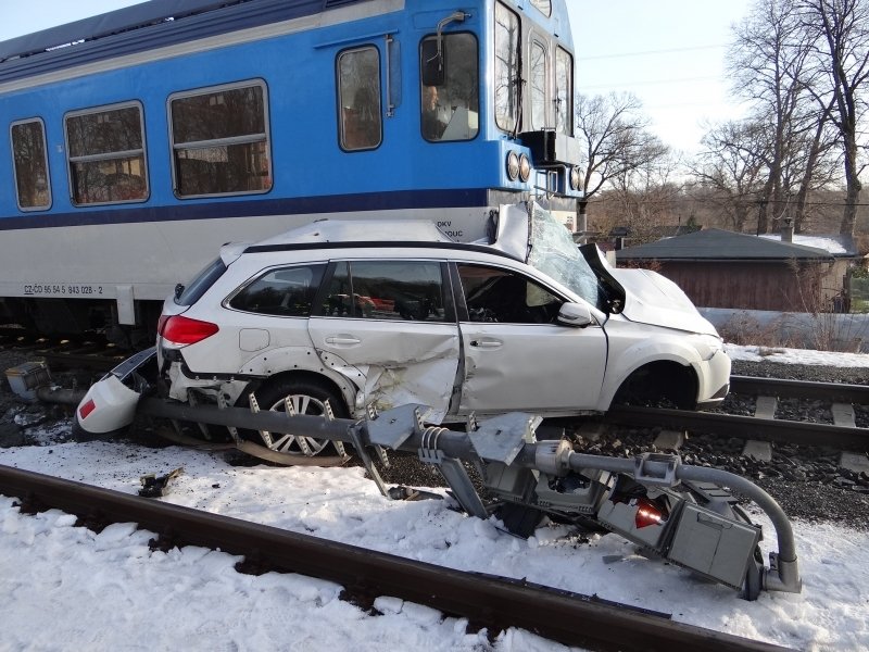 Tragická srážka osobního automobilu s osobním vlakem v Ostravě