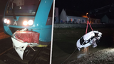 Ošklivá srážka vlaku a osobáku v Kunovicích: Auto skončilo v řece!