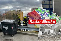 Po řádění vichřice bude foukat dál. Přijde sníh i déšť, sledujte radar Blesku