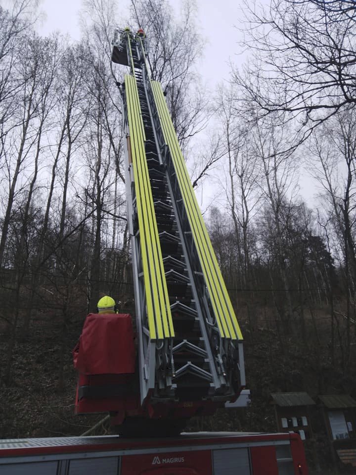 Hasiči při zásahu kvůli vichru