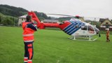 Nezletilá dívka se zranila ve Frýdlantu, zřejmě během vyučování: Odvážel ji vrtulník