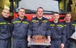 Šternberští hasiči měli z dortu velikou radost.