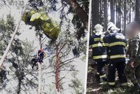 Ostrá akce při armádním výcviku: Hasiči v Plasech museli zachraňovat dva výsadkáře!