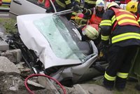 Unikátní video ze zásahu hasičů u smrtelné nehody: Boj o život vteřinu po vteřině