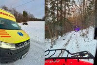 Srdeční potíže „na konci světa“: Záchranáře vezli k nemocnému hasiči na čtyřkolkách