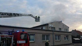19. března 2020: V Ďáblicích hořela administrativní budova. Pražští hasiči ji hasili téměř 4 hodiny.