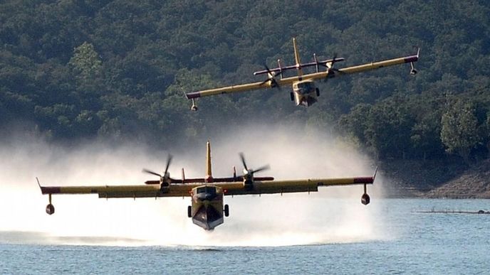 Hasičská letadla Canadair v akcích v Evropě (Španělsko, Francie), zdroj: Profimedia