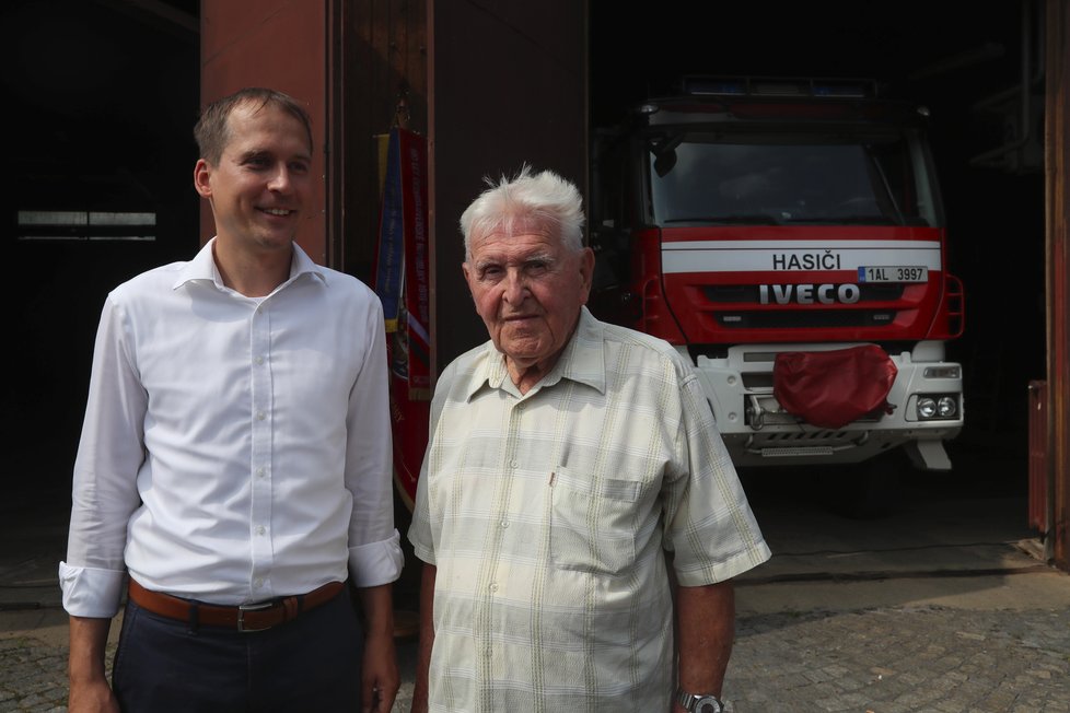 Rozloučit se se starou holešovickou hasičskou stanicí přišel i pamětník Maxmilián Sperling, kterého uvedl starosta Prahy 7 Jan Čižinský.