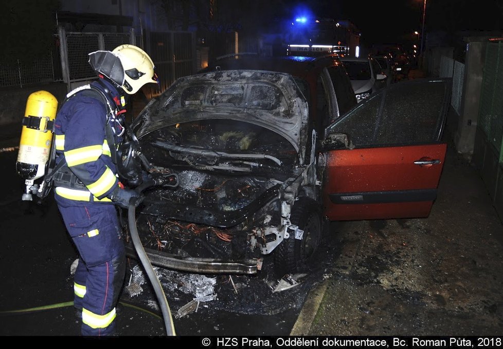 Požár auta v Modřanech