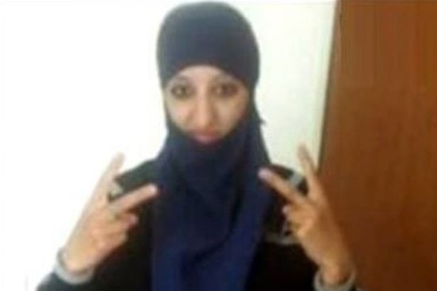 Hasna Aitboulahcen se odpálila při policejní razii v Saint-Denis.