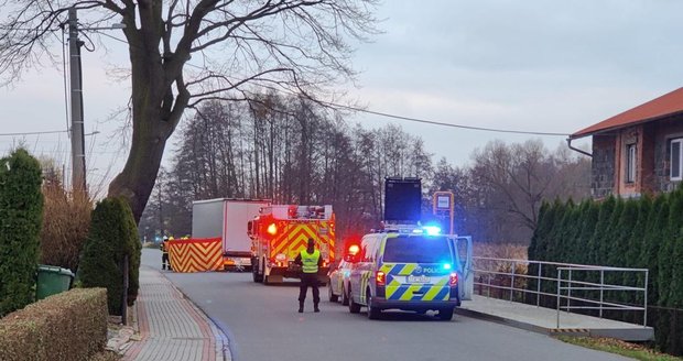 V obci Hať srazil řidič kamionu (59) cyklistku (†77) při couvání. Žena zraněním podlehla.