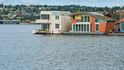 Tento úchvatný Houseboat H je ekologický a jeho provoz dokonce přispívá k obnově vodního prostředí.