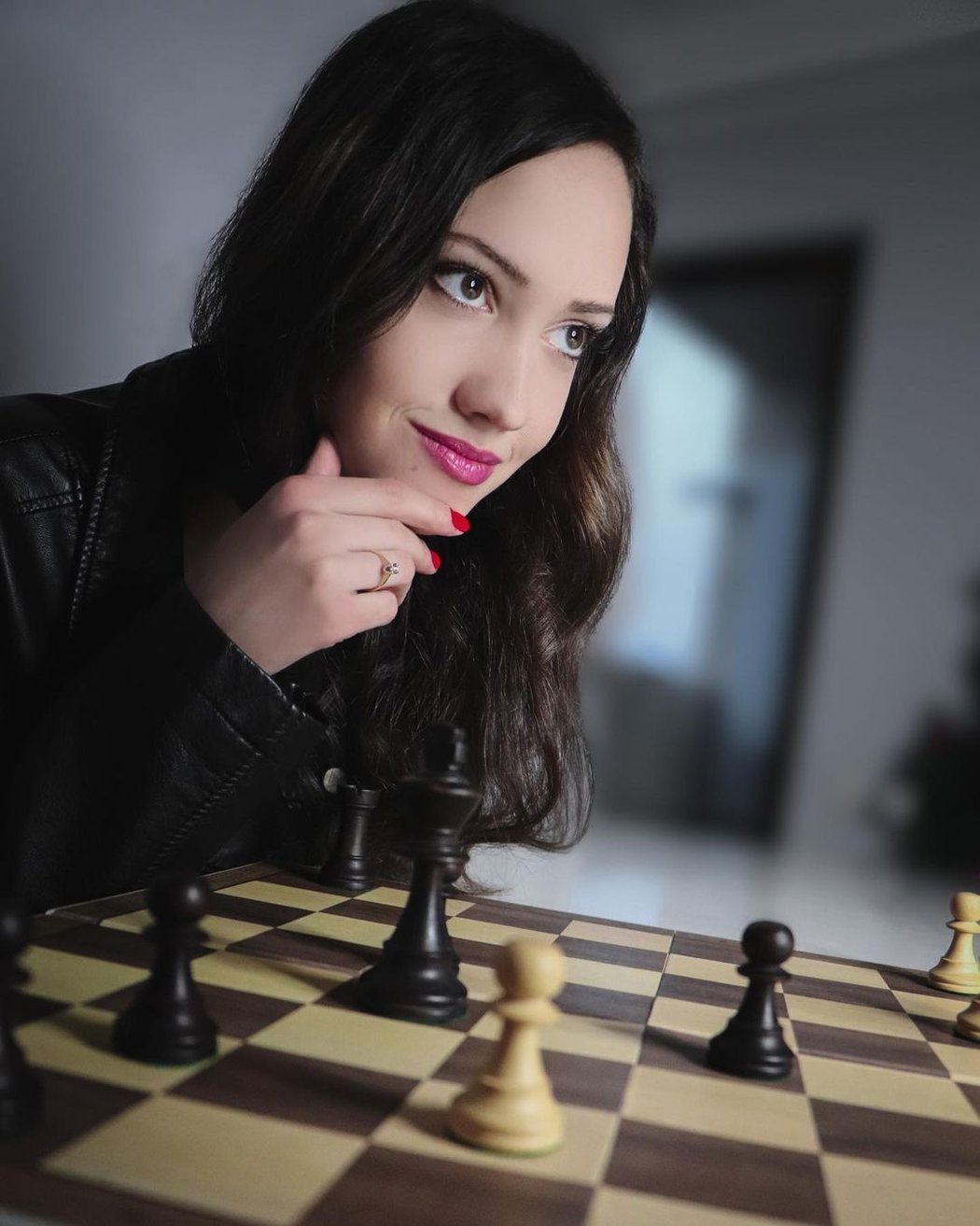 Nejprsatější šachistka světa Cécile Haussernotová