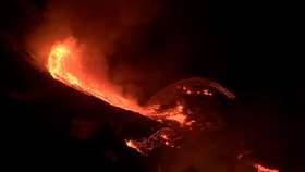 Kilauea na Havaji opět chrlí lávu a žhavý popel