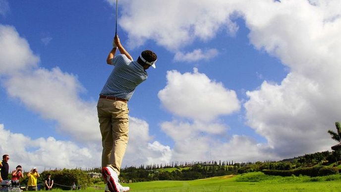 Havaj netáhla. Ani parádní počasí nenalákalo na Havaj světovou golfovou elitu. Zajímaví hráči ale nechyběli. Na snímku je Američan Keegan Bradley, který v loňské sezoně získal v rámci PGA Tour titul Nováček roku.