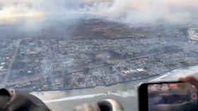 Letecký pohled na lesní požáry na Havaji (10.8.2023)