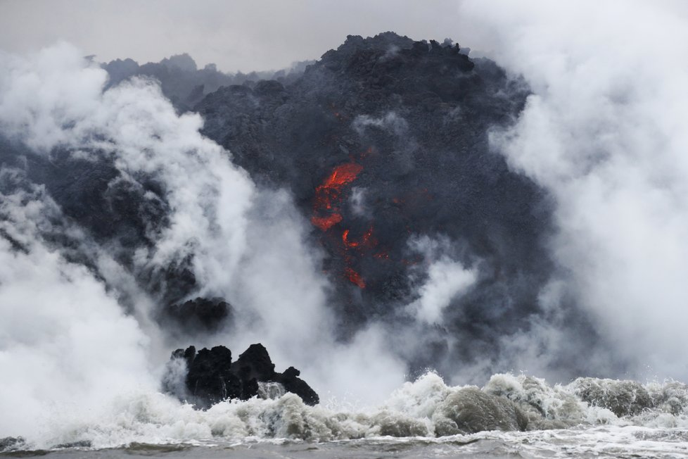 Havajská sopka Kilauea chrlí lávu už dva měsíce.