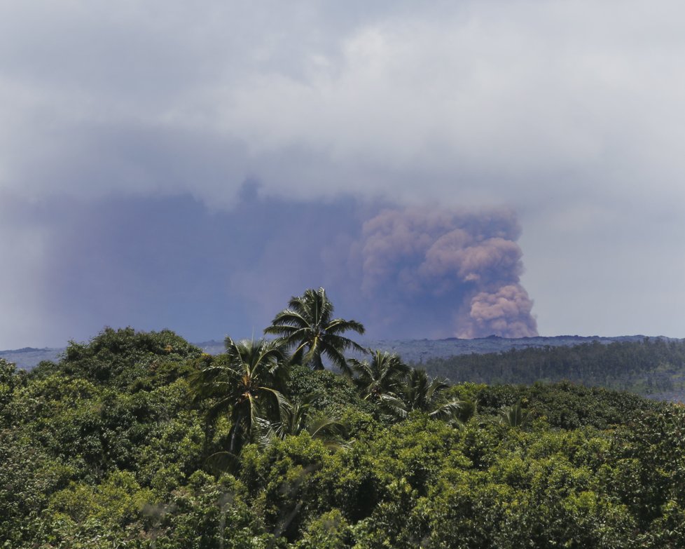 Sopka na Havaji pokračuje v chrlení lávy. Erupci doprovázejí silná zemětřesení (5.05.2018).