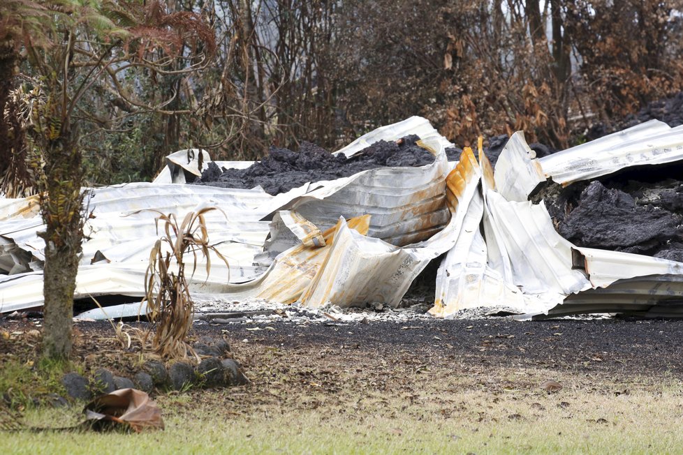 Geologové varovali před další explozí havajské sopky Kilauea, vinou zemětřesení se na ostrově otevřely trhliny (14. 05. 2018).