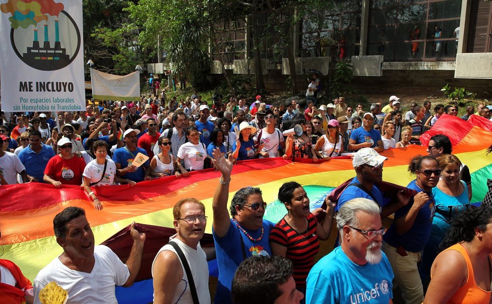 Přes 1000 homosexuálů, bisexuálů či transsexuálů se v kubánské metropoli Havaně zúčastnilo manifestace za práva sexuálních menšin.