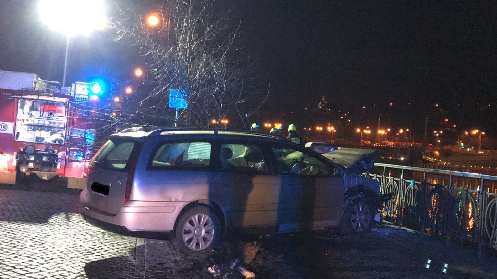 15. února 2019: Večer policisté museli řešit případ opilého řidiče, který nadýchal takřka 3 promile alkoholu. Ve svém podroušeném stavu nezvládl řízení a naboural do stromu.