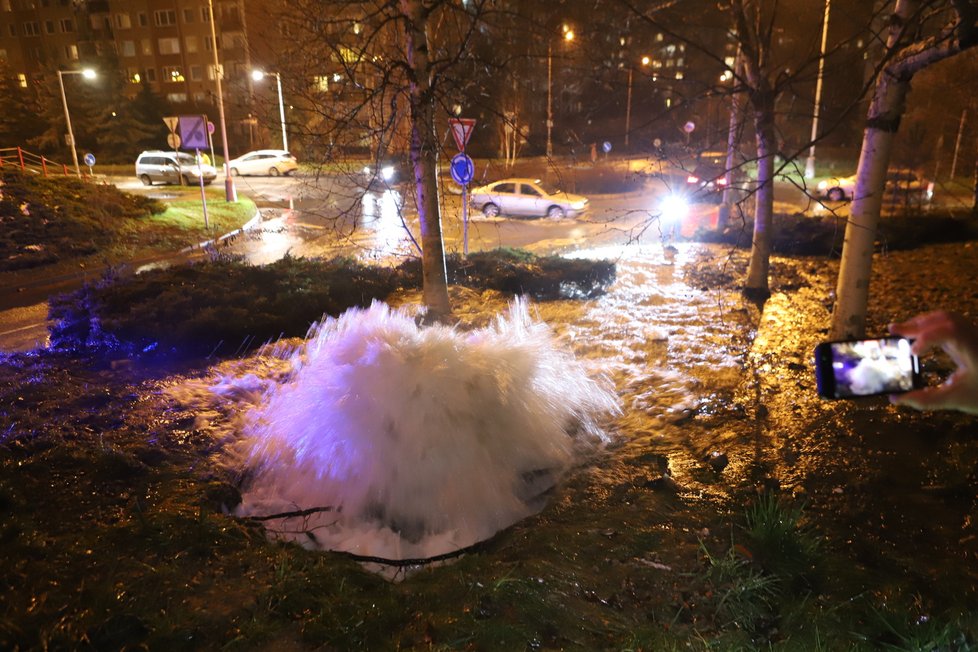 Havárie vodovodu v pražském Barrandově. (25. leden 2023)