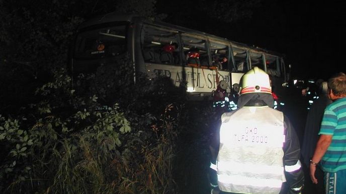 Havarovaný český autobus