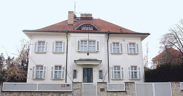 Vila ve Střešovicích: V minulých dnech svou polovinu vily za 60 milionů nechal Havel přepsat na Dagmar