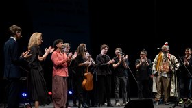 Oslava narozenin Havla a Dalajlamy ve Vinohradském divadle. 11. 11. 2025