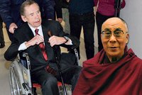 Vyčerpaný Havel: Za dalajlamou přijel na vozíku!
