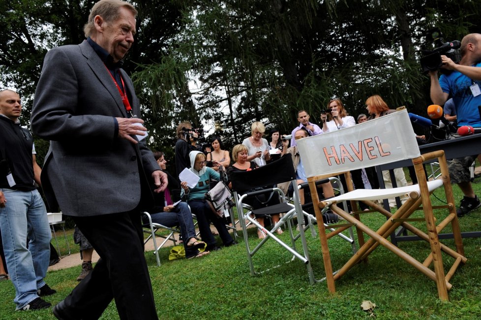 Václav Havel na natáčení filmu Odcházení